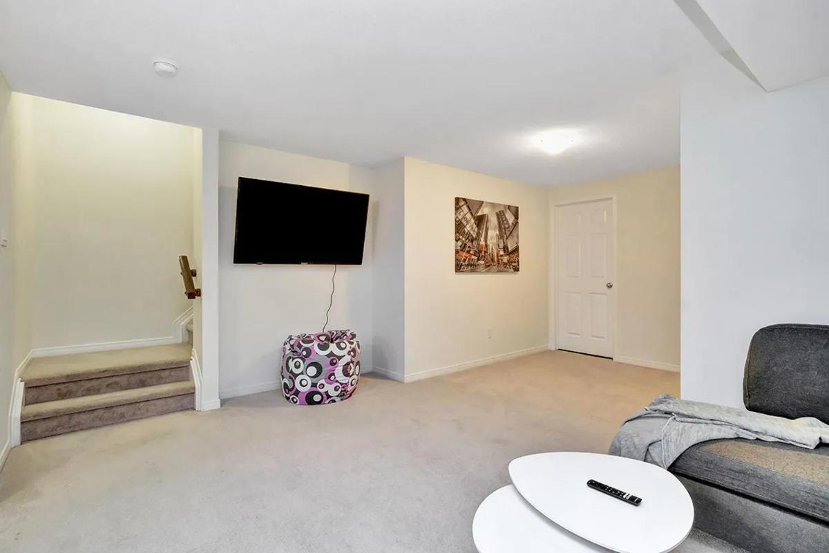 Modern Townhome Near Attractions