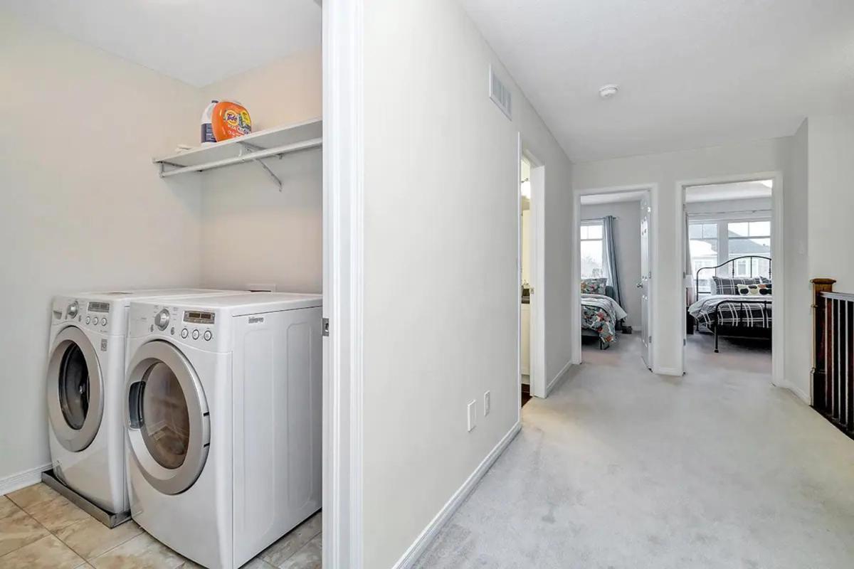 Modern Townhome Near Attractions * Ottawa